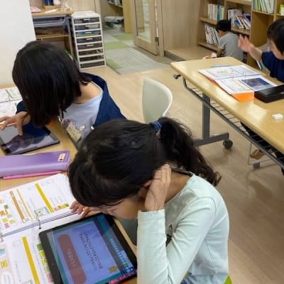 テキストを通して考えている様子