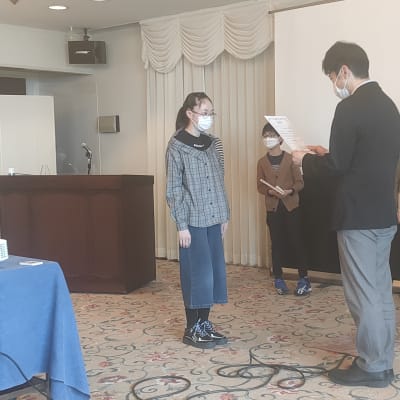 修了発表会での表彰式の様子