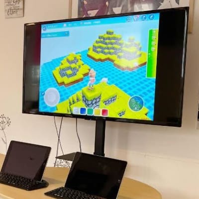 教室の写真です　カフェスペースが教室となっており、落ち着いて過ごせます。