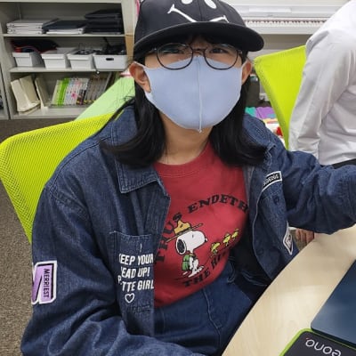 先生～！！こんにちわ！といつもニコニコ笑顔です(*^^*)