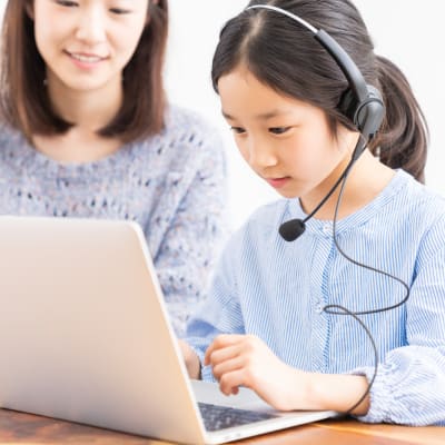 プログラミングコースのほか、英語コースでは、スピーキングに重点を置いた、使える英語を身につける各クラスをご用意しています。