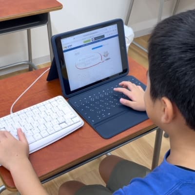 ブラインドタッチができるとこんな曲芸打ちもお手のもの