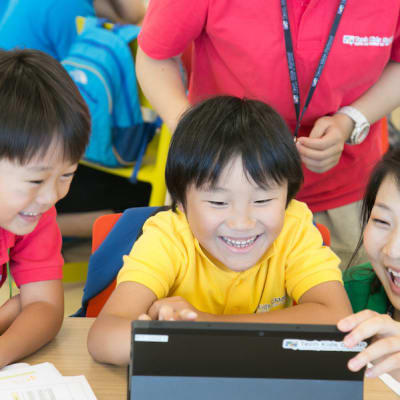 スクールは明るく楽しい雰囲気