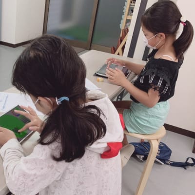 ロボット教室に比べ女の子の比率が高いことも特徴の１つ。