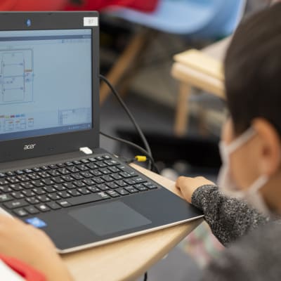 パソコン未体験でもご負担なく取り組めます（撮影：2020年12月）