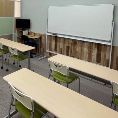 教室は明るく落ち着いた雰囲気です！