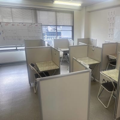 各机に仕切りがあり、集中できる環境です！