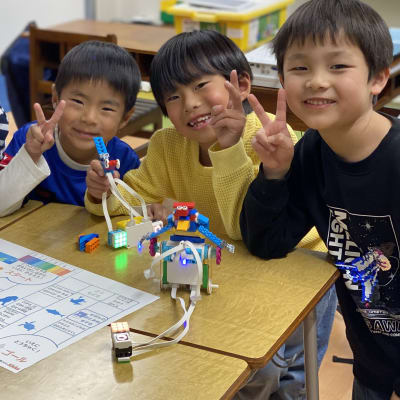 Kicksコースの授業の様子。年齢に合わせたSTEAM教育を意識したカリキュラムを作成しています。