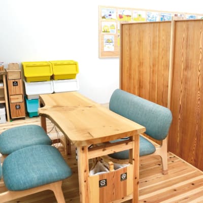 同じ空間に待合室もあり、お子様のスクールでの雰囲気を感じることができます。