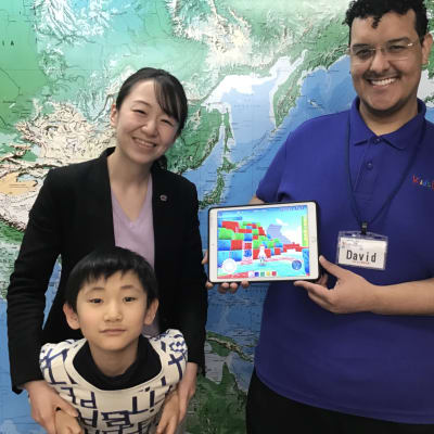 コーチと一緒に楽しみましょう！※保護者の許可を得て掲載しています