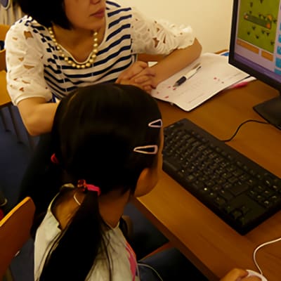 講師1人に生徒最大2人までをサポート 