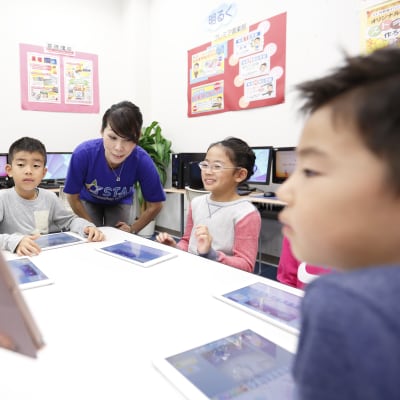 説明する講師とフォローする講師の役割分担でついていけない生徒をなくします