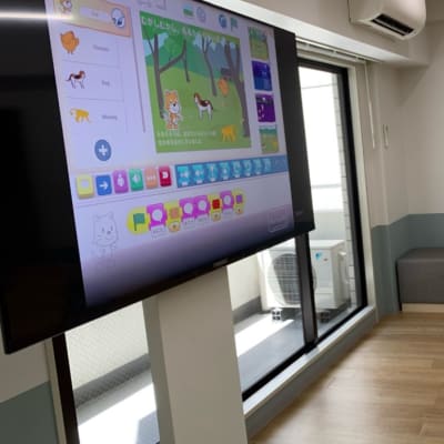 自分の作成をモニターに映して発表を行います