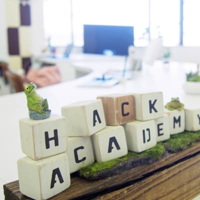 キッズスペース完備のきれいな教室！明るい雰囲気でお迎えします！