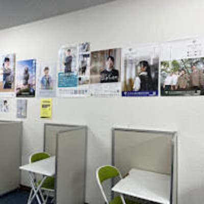 2階建てで1階はにぎやかな雰囲気、2階は静かで落ち着いた雰囲気です！