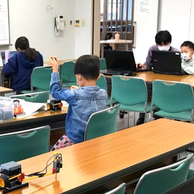 大野城教室(ロボットレッスン)の様子で、状況次第ではプログラミングと同時に行うこともあります。