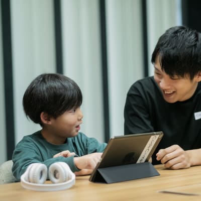 ロボットプログラミングコースはタブレット学習が中心