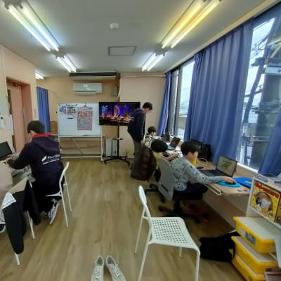 城陽寺田駅前校、好評のマイクラ授業。年長からも受講可。