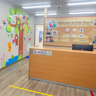 スクールの受付です！笑顔でお出迎えいたします！