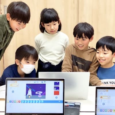 小人数のグループレッスンで学びあいを大切にしています。