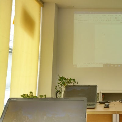 パソコン授業時のスクール内の様子です