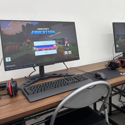 1クラス定員6名の少人数制授業です！ゲーミングヘッドホン・マウス・キーボード完備