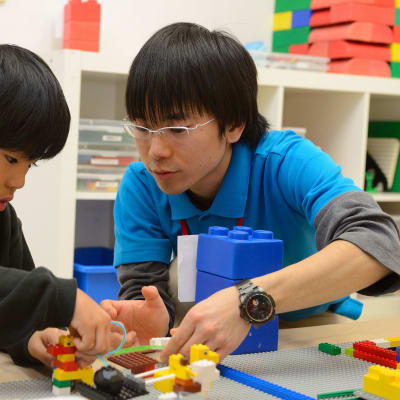 「どんな風に作ろうかな？」と試行錯誤しながら組み立てをします。