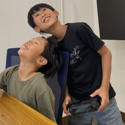 ドローンもプログラミングで制御できちゃうんです。直接授業では扱いませんが、イベントや教室内での体験は計画中です。