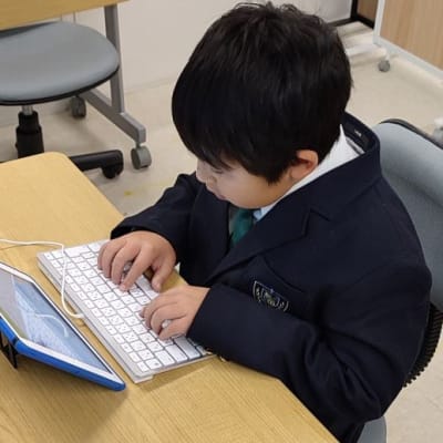 ホームポジション、正しい指使いを意識してタイピングに取組んでいただきます。