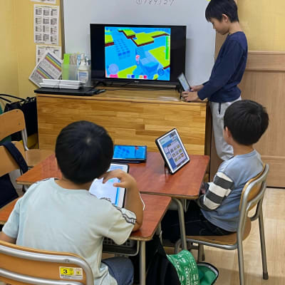 クリエイト作品をプレゼンして、表現力・コミュニケーション能力も高めます。