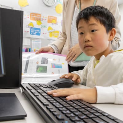 お子さま集中力があがったという声も多数頂いています。集中できる環境とテキスト内容とご用意しています。