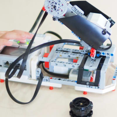 世界標準のロボットプログラミング教材：レゴ® マインドストーム® EV3