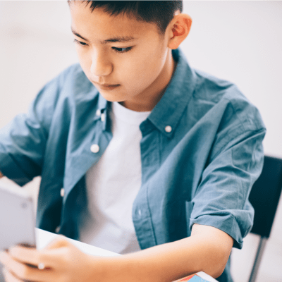 プログラミングコースでは、ビジュアルプログラミング、ブロックプログラミング、コードプログラミングの各クラスをご用意しています。