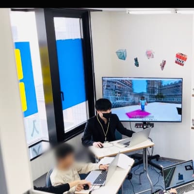 １人１台、PCを使って指導しています♪