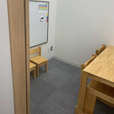 お友達のことが気になって、ひとりでじっくりとやりたいお子様へは小さなお教室もご用意しています。