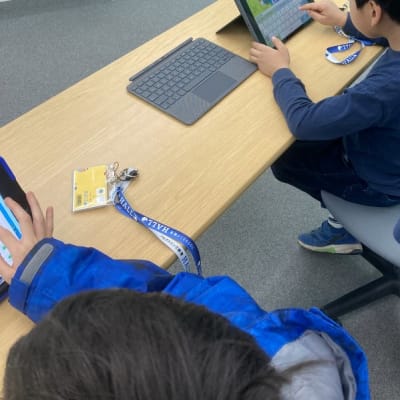 生徒様一人一人のペースに合わせプログラミングを学んでいただいております。