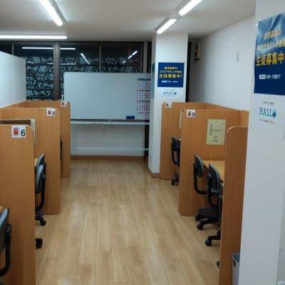 広々とした教室で授業に集中できる環境です