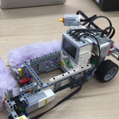 生徒による自由制作（お掃除ロボット）