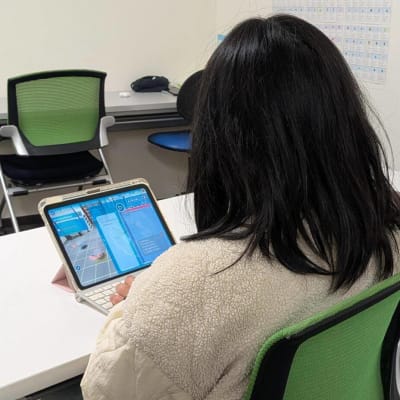 楽しみながらテキストコーディングまで学ぶことができます