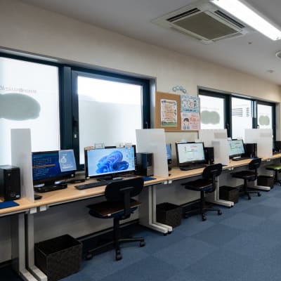 映像＆講師のサポートでマイペースに学べます。