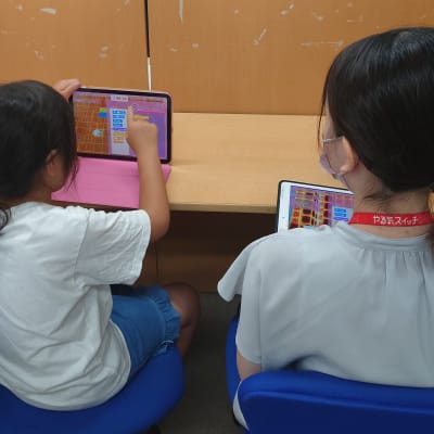 HALLOレッスン風景です。コーチがヒントを出しながら進めます。