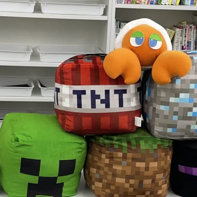 西宮北口教室の癒しグッズ！マイクラクッションとはっくんぬいぐるみ！子どもたちのお気に入りです！