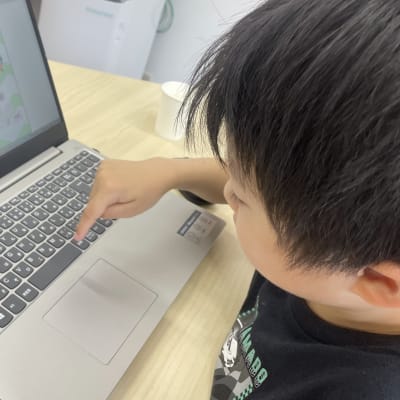 まずはアルファベットを覚えよう！！Scratchに触れながらスラスラ覚えられます！