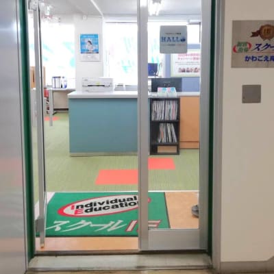 ３Fが当スクールの入口です。明るくて広い教室です。君もやる気スイッチON！