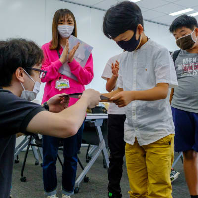 認定カード授与の様子