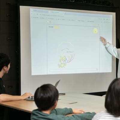 月に1回程度プレゼン発表会を行います