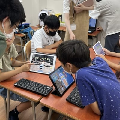 ipad を使っています。タイピング練習の際には、キーボードを使用します。