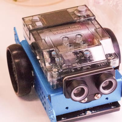 mBot2君も絶賛稼働中！プログラミングで走らせよう。