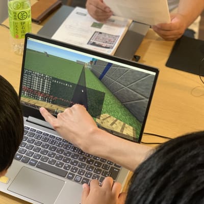 授業風景（マイクラコース：ゲームを使って本格的に学ぼう！）