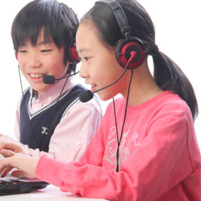 プログラミングを行う子ども